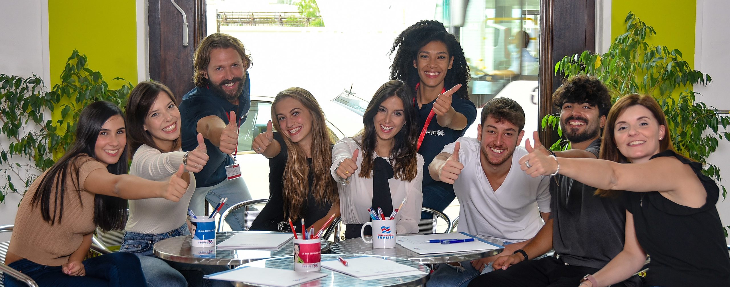 gruppo di studenti che ha appena realizzato l'attività di Real English